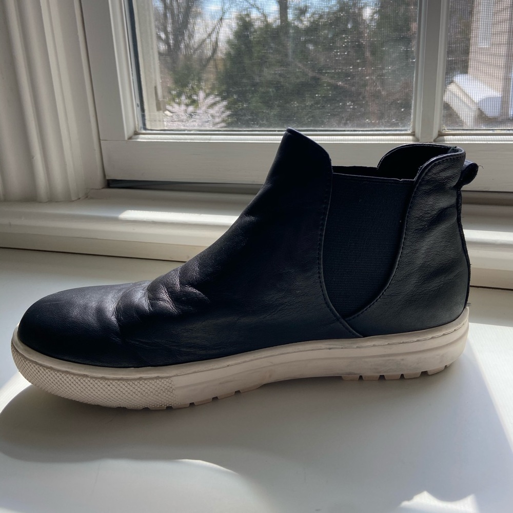 JSlides black high top sneakers size 7